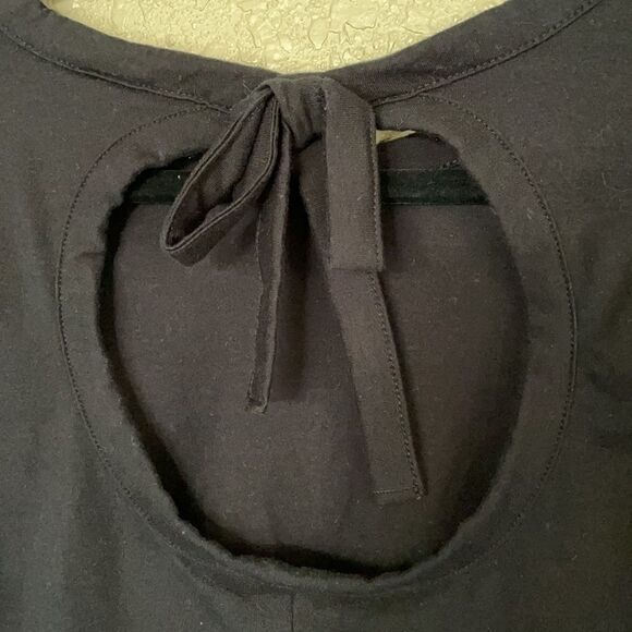 H & M maternity 3/4 sleeve top, open tie back - Picture 3 of 3